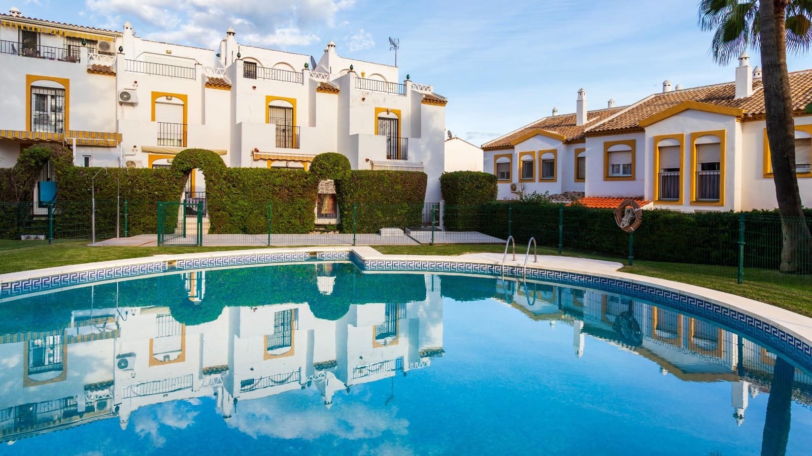 3 makuuhuone Rivitalo myytävänä paikassa Torremolinos mukana uima-altaan 
autotalli - 375 000 € (Ref: 9411153)