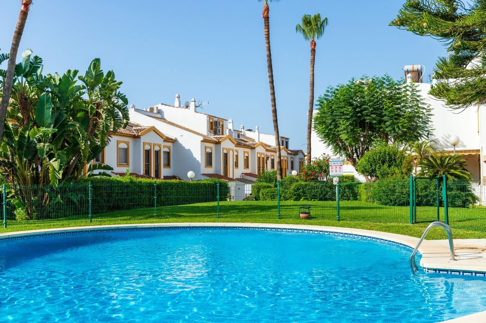 3 makuuhuone Rivitalo myytävänä paikassa Torremolinos mukana uima-altaan 
autotalli - 375 000 € (Ref: 9411153)