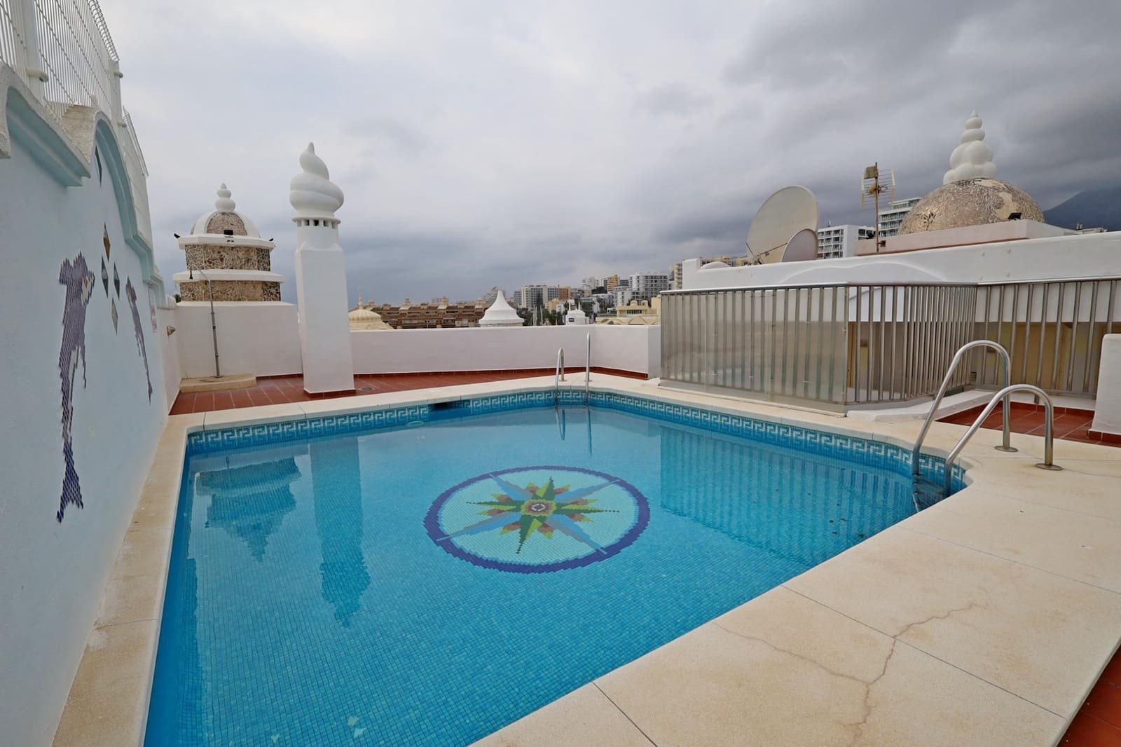 3 camera da letto Attico da affittare in Benalmadena con piscina - 3.000 € (Rif: 9435125)