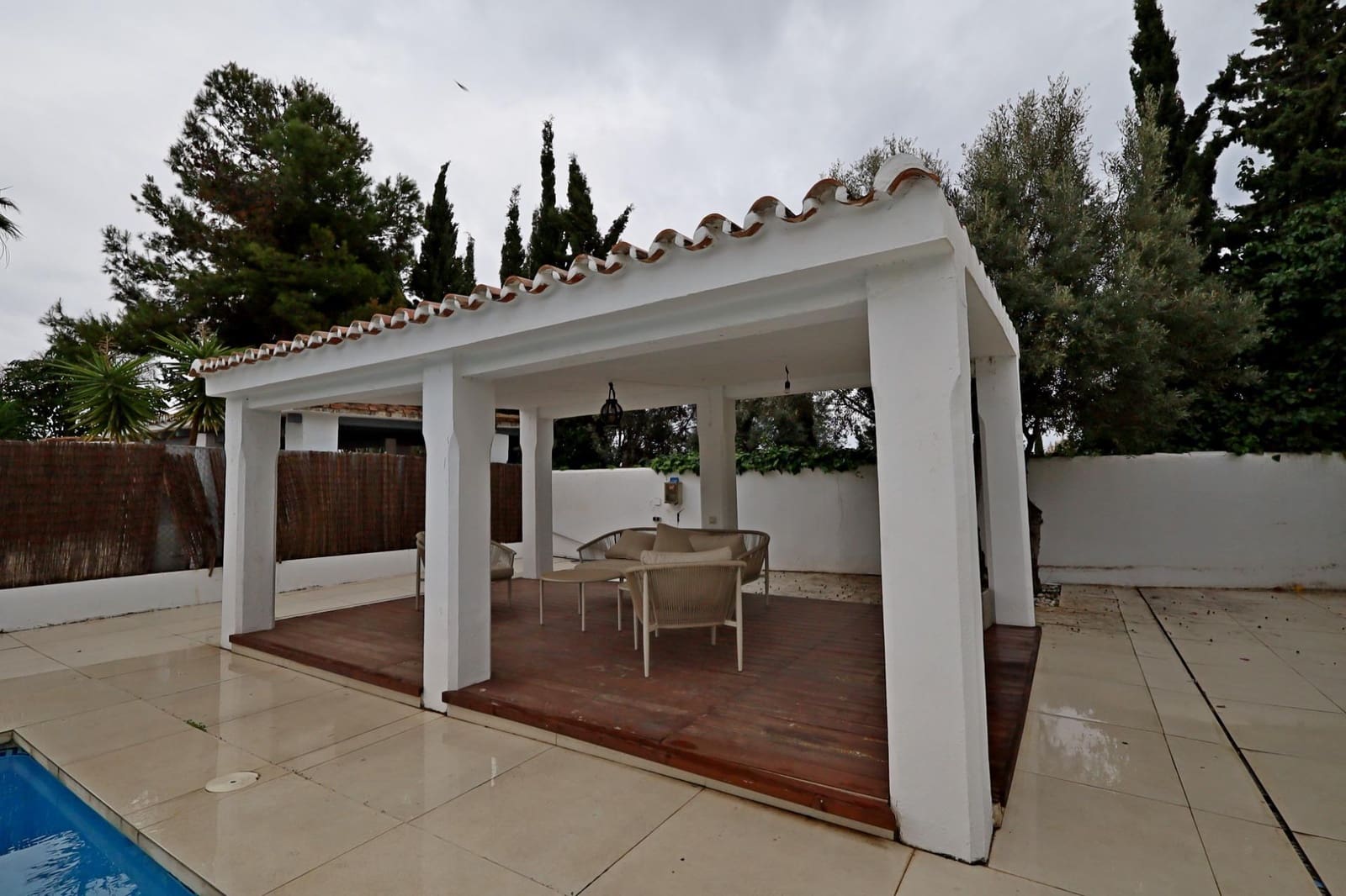 4 soveværelse Semi-Rækkehus til leje i Marbella med swimmingpool garage - € 6.000 (Ref: 9449458)