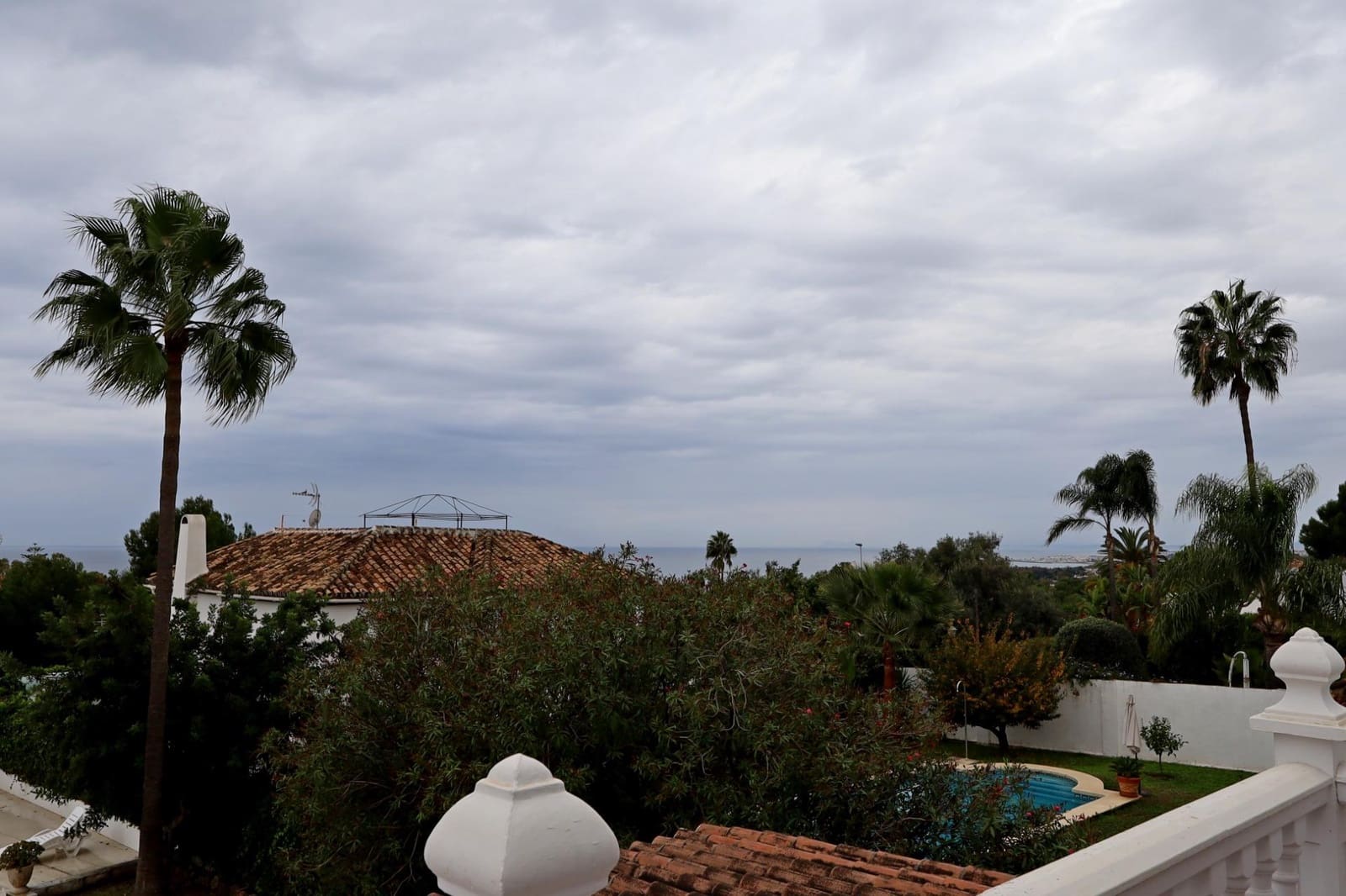 4 soveværelse Semi-Rækkehus til leje i Marbella med swimmingpool garage - € 6.000 (Ref: 9449458)