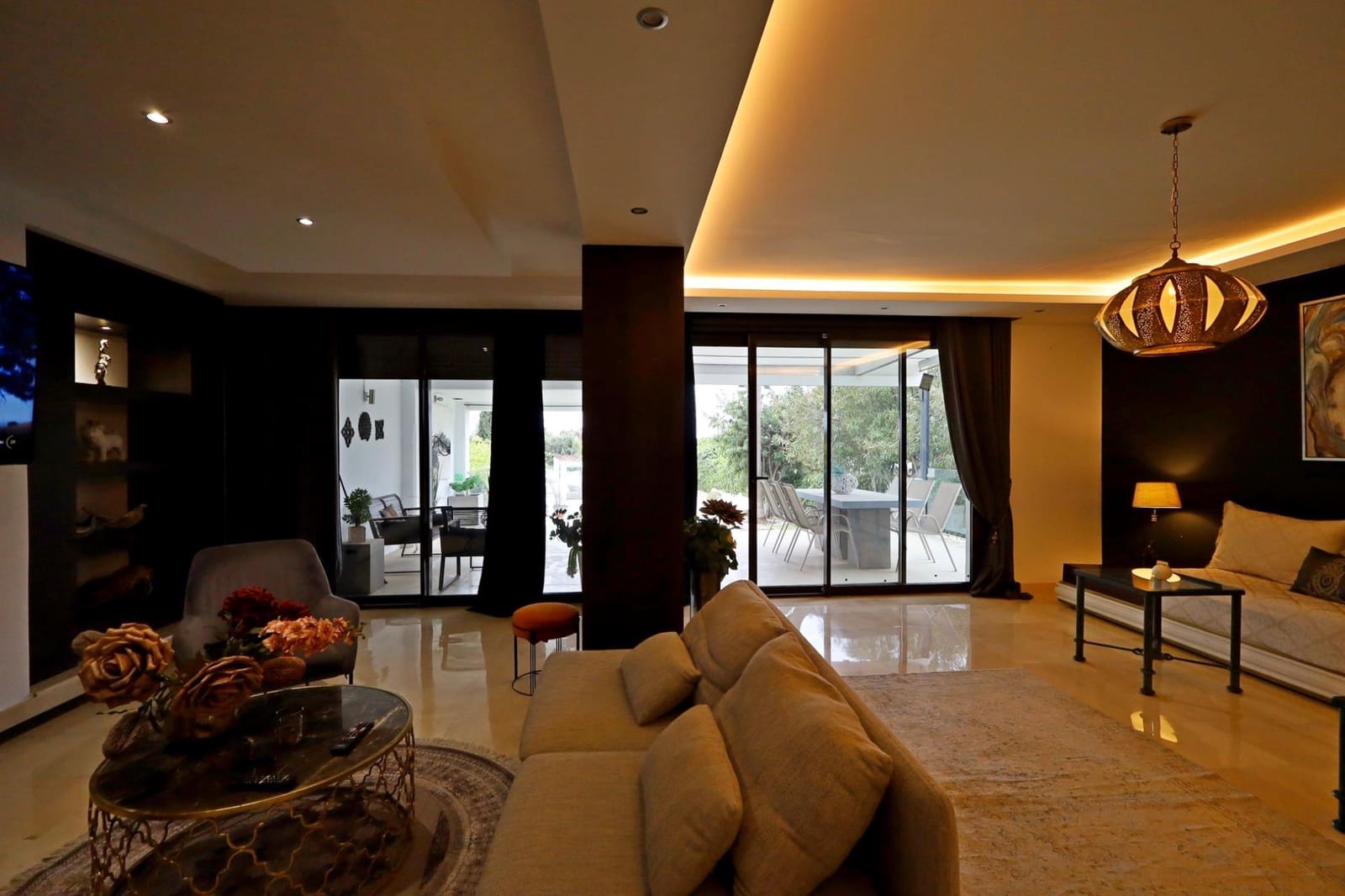 4 soveværelse Semi-Rækkehus til leje i Marbella med swimmingpool garage - € 6.000 (Ref: 9449458)