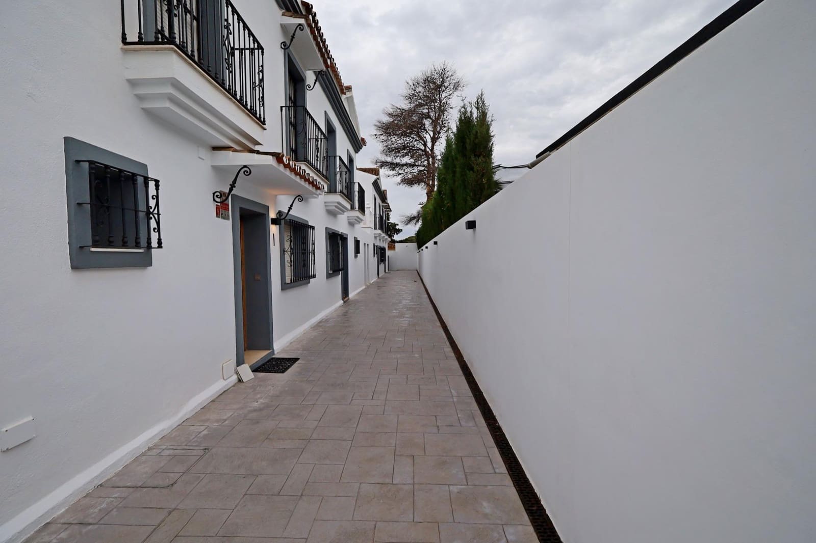 4 soveværelse Semi-Rækkehus til leje i Marbella med swimmingpool garage - € 6.000 (Ref: 9449458)