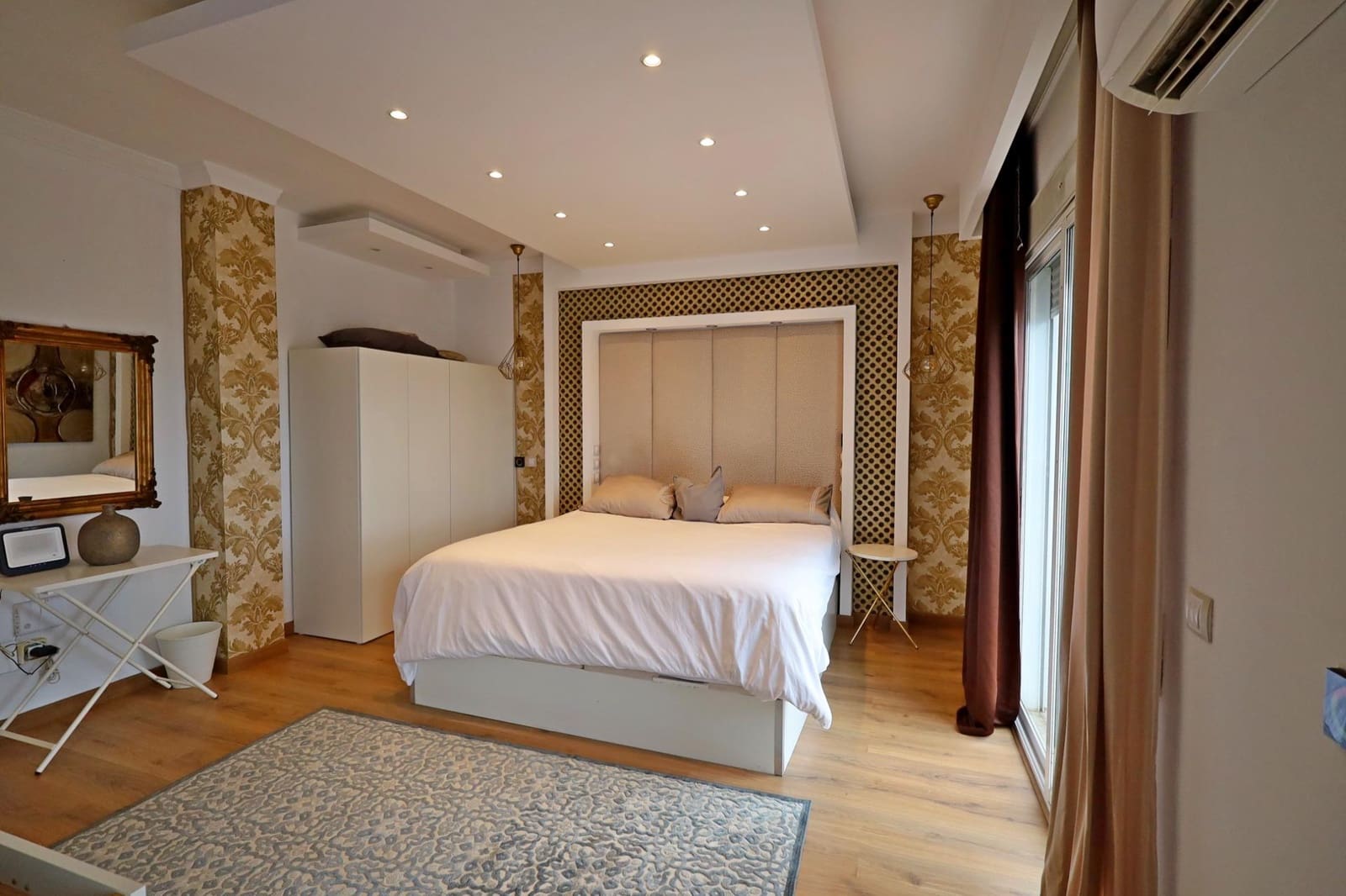 4 soveværelse Semi-Rækkehus til leje i Marbella med swimmingpool garage - € 6.000 (Ref: 9449458)