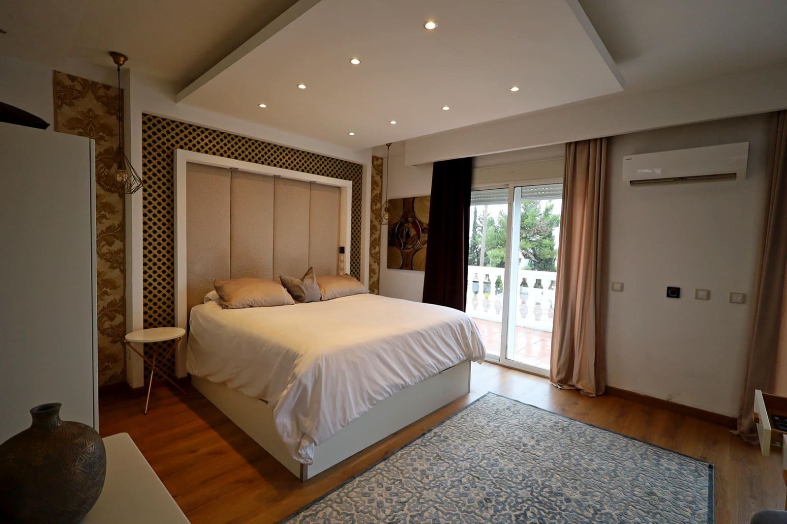 4 soveværelse Semi-Rækkehus til leje i Marbella med swimmingpool garage - € 6.000 (Ref: 9449458)