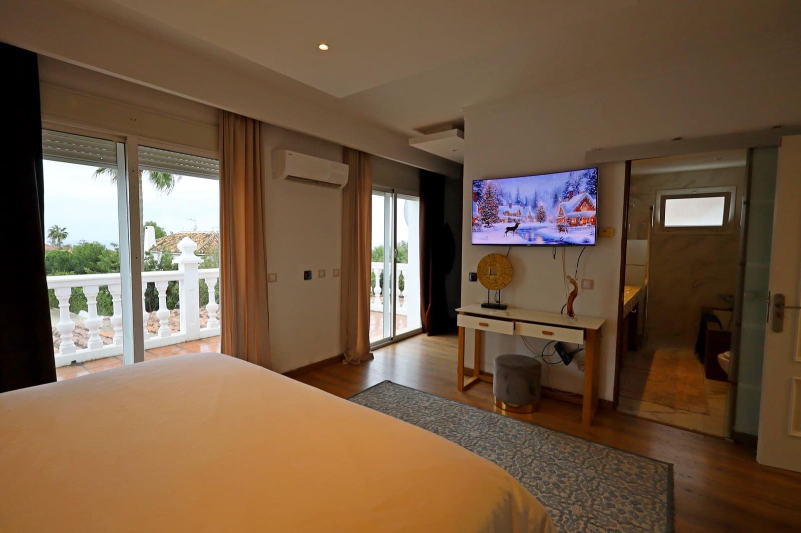 4 soveværelse Semi-Rækkehus til leje i Marbella med swimmingpool garage - € 6.000 (Ref: 9449458)