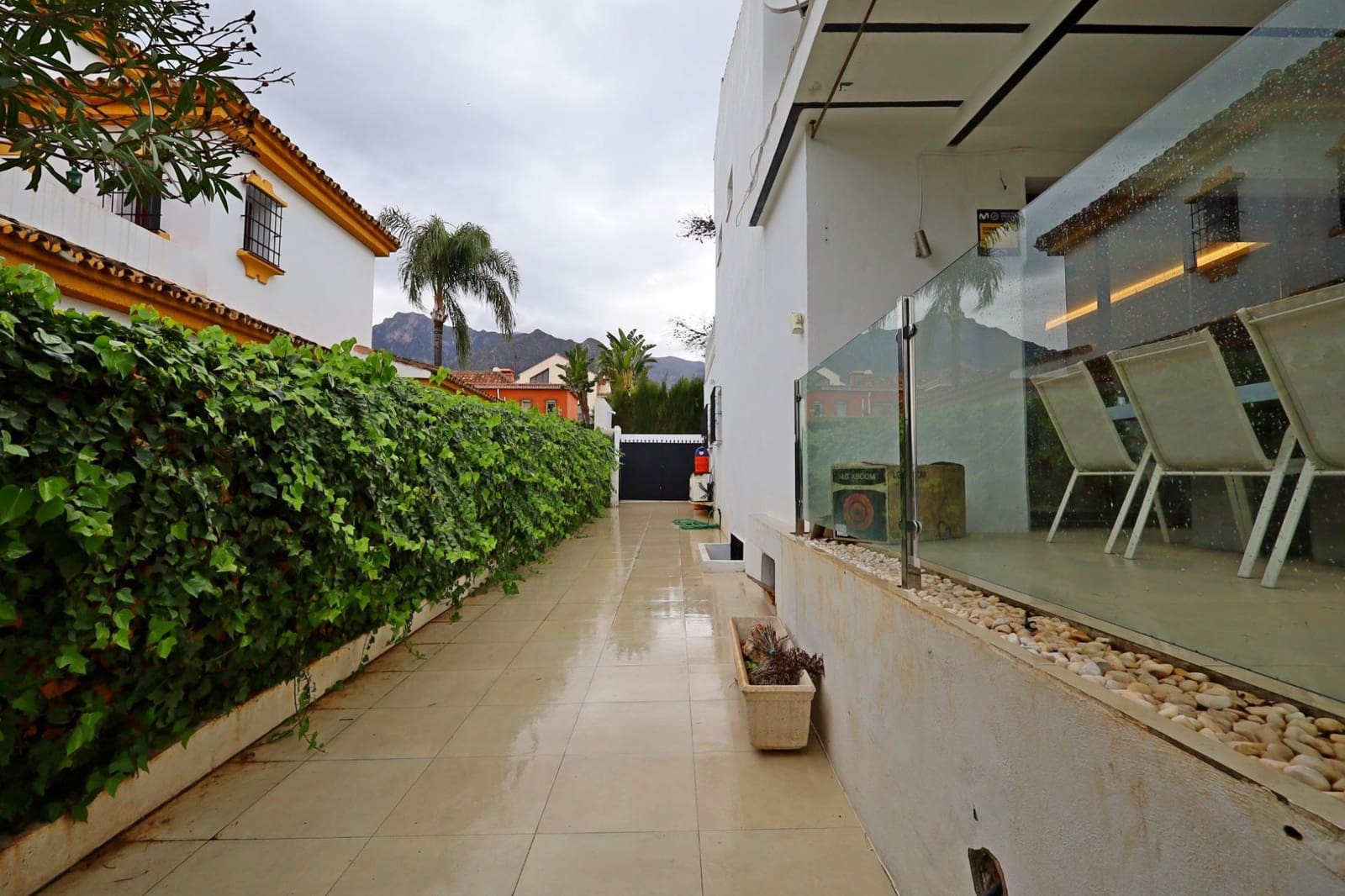 4 soveværelse Semi-Rækkehus til leje i Marbella med swimmingpool garage - € 6.000 (Ref: 9449458)