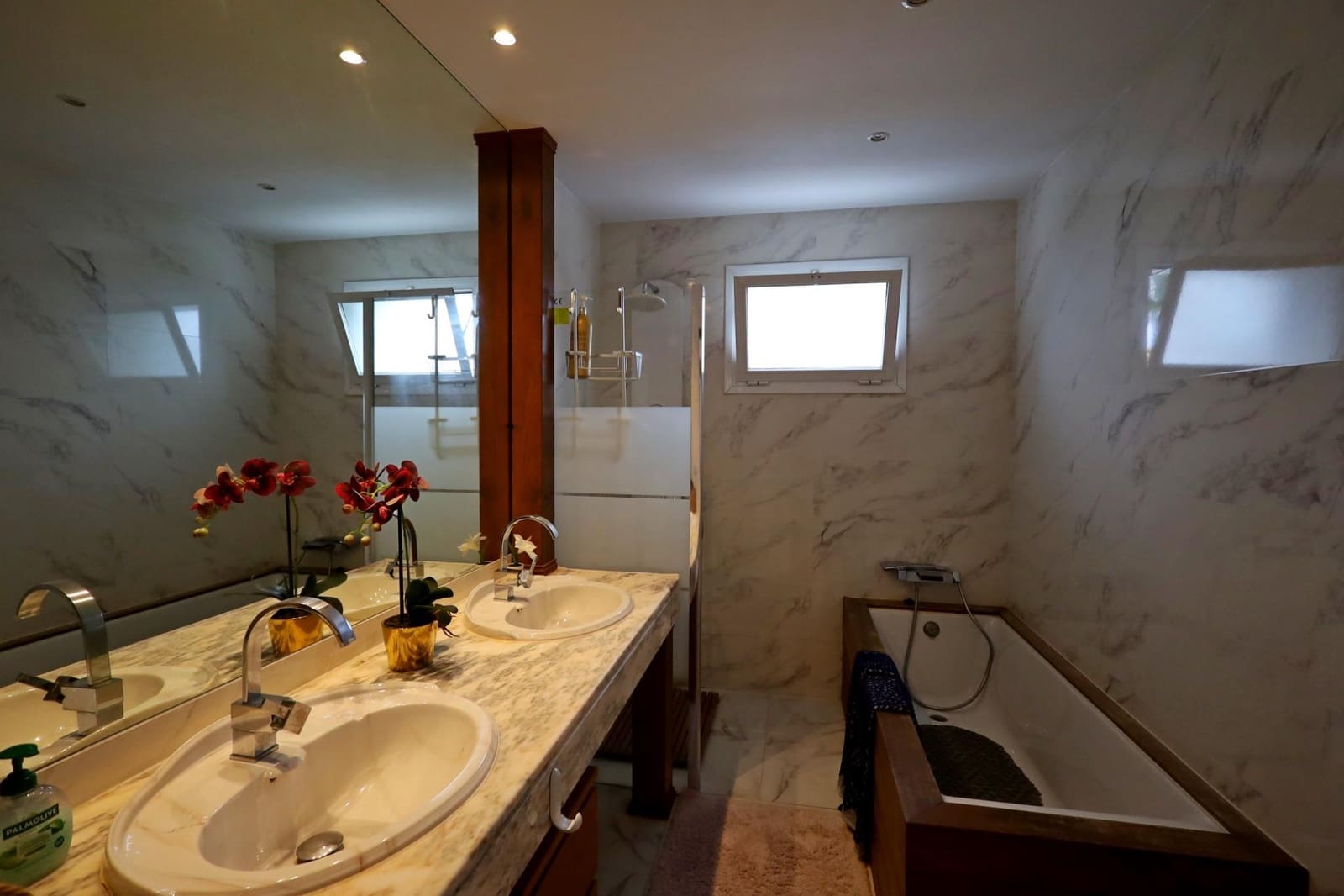 4 soveværelse Semi-Rækkehus til leje i Marbella med swimmingpool garage - € 6.000 (Ref: 9449458)