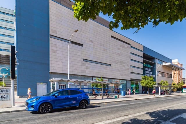 2 slaapkamer Flat te koop in Parque Ayala, Málaga stad met zwembad - € 545.000 (Ref: 9452249)