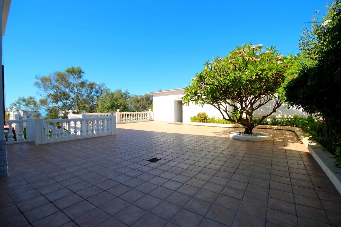 Chalet de 8 habitaciones en Málaga ciudad en venta con piscina garaje - 1.170.000 € (Ref: 9481272)