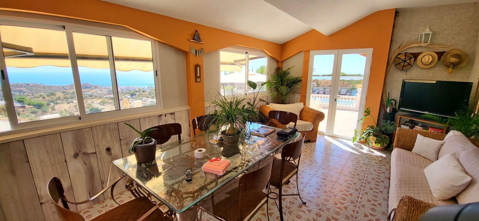 6 bedroom Villa for sale in Rincon de la Victoria with pool garage - € 845,000 (Ref: 9520859)