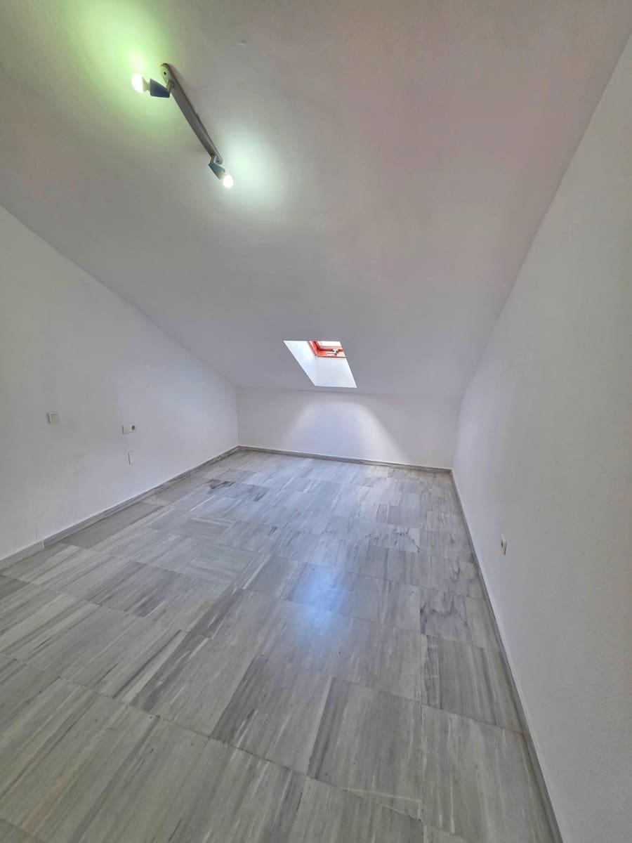 3 bedroom Apartment for rent in Torremolinos with garage - € 1,800 (Ref: 9541554)