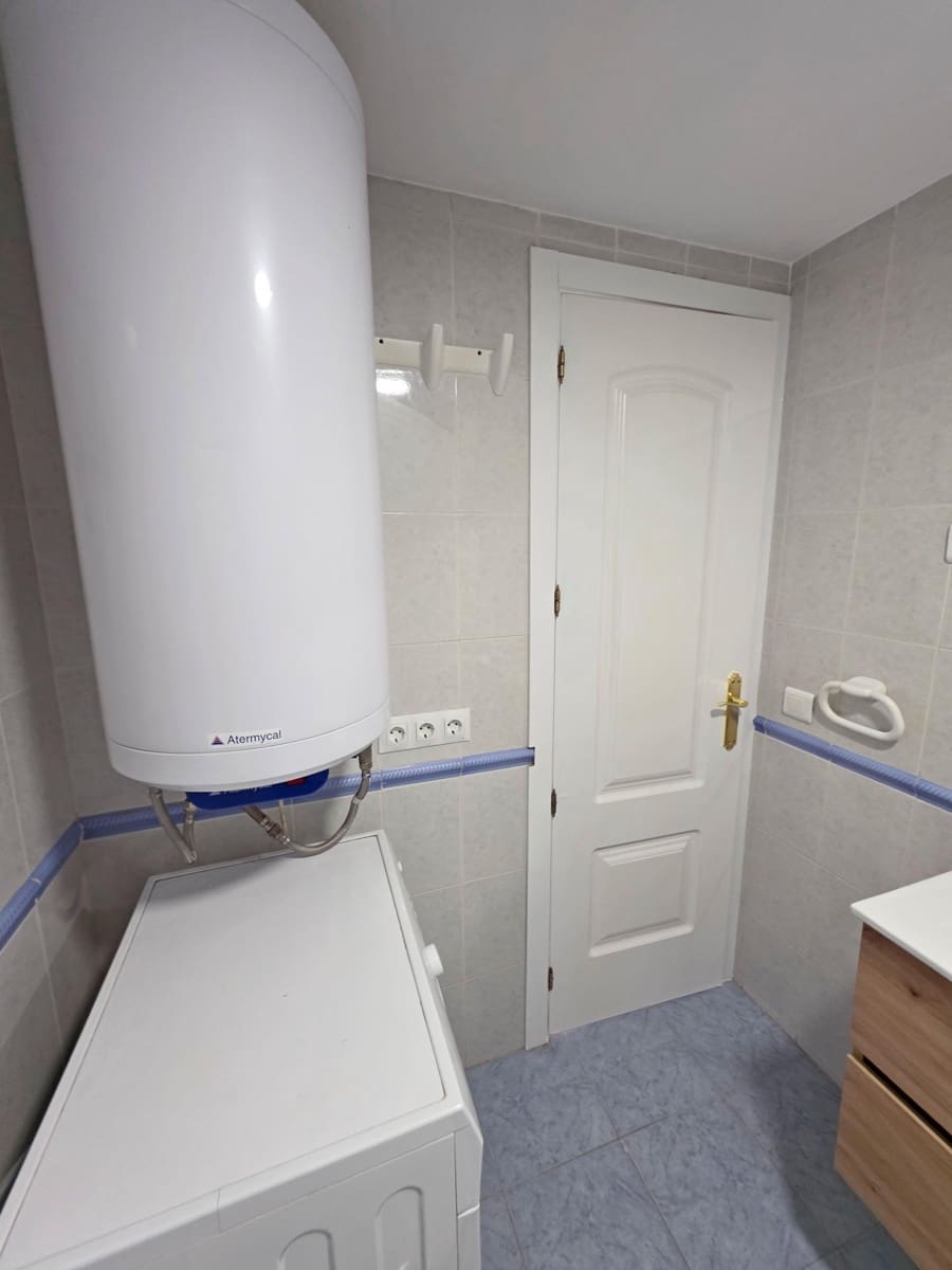 3 bedroom Apartment for rent in Torremolinos with garage - € 1,800 (Ref: 9541554)