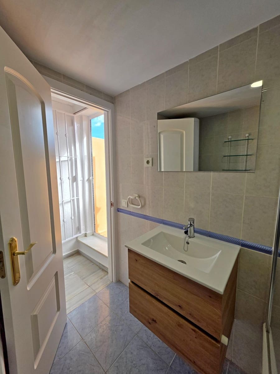 3 bedroom Apartment for rent in Torremolinos with garage - € 1,800 (Ref: 9541554)