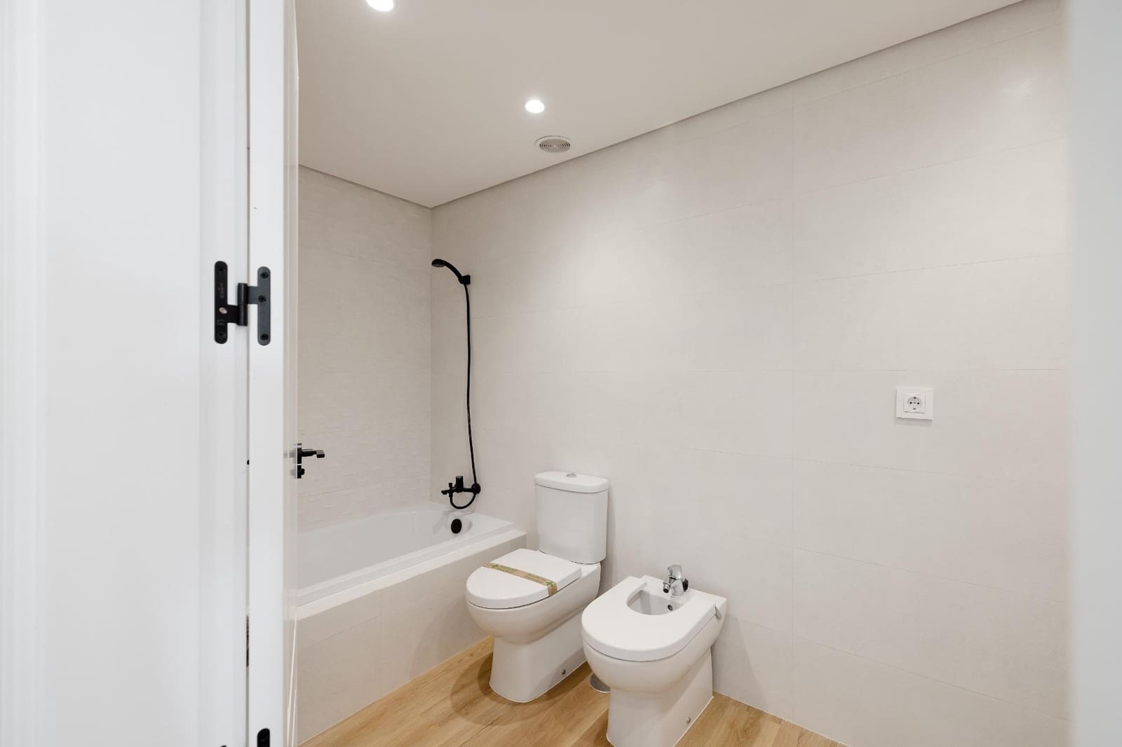 3 sypialnia Dom szeregowy na sprzedaż w Estepona z basenem garażem - 470 250 € (Ref: 9543791)