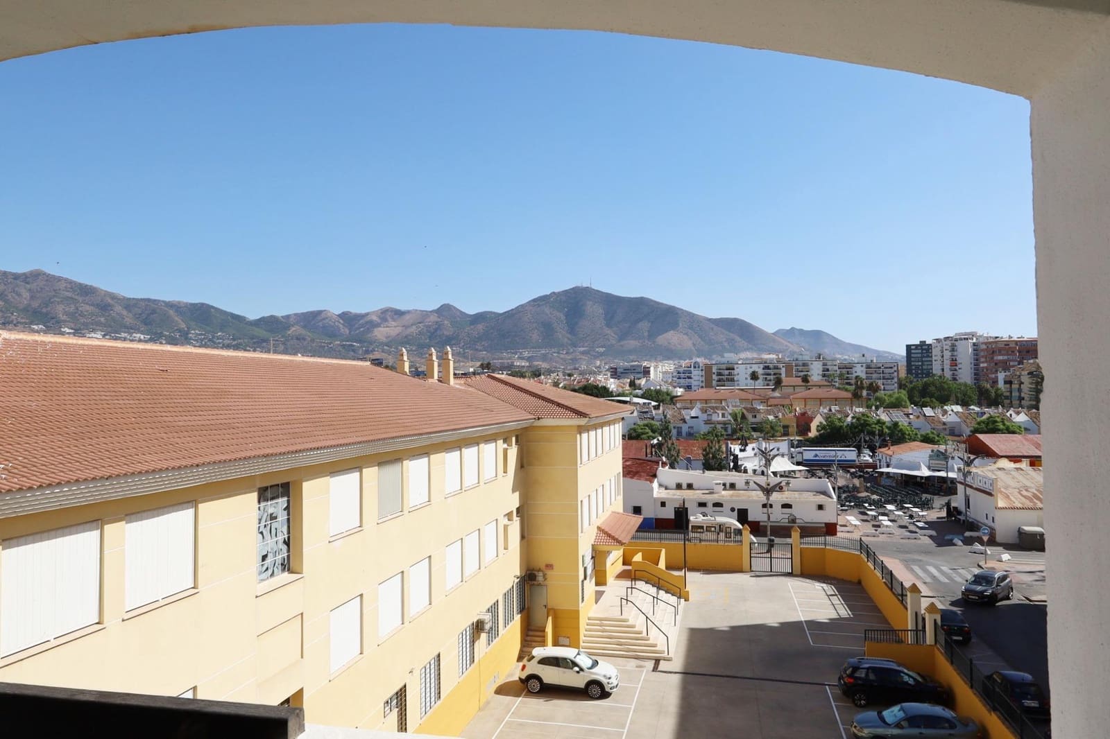 3 bedroom Apartment for sale in Fuengirola with garage - € 360,000 (Ref: 9574765)