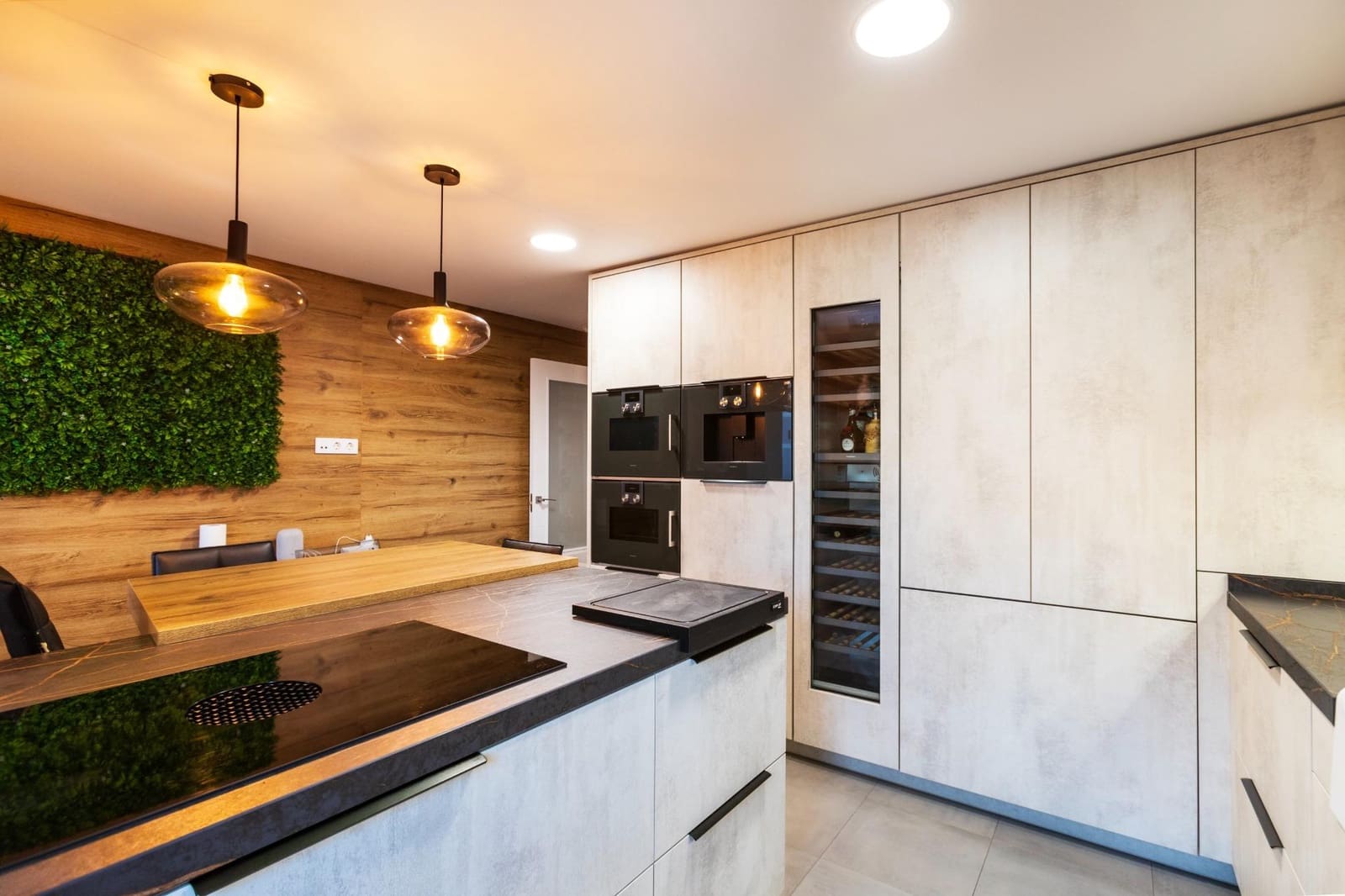 4 bedroom Penthouse for sale in Malaga city with pool garage - € 990,000 (Ref: 9622415)