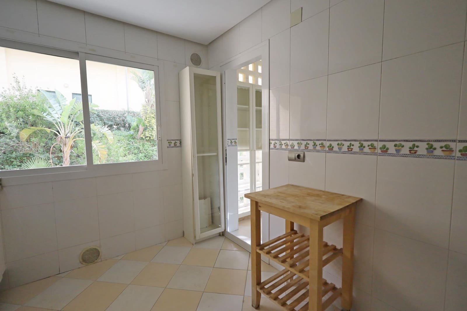 3 bedroom Flat for sale in Torrequebrada with pool garage - € 465,000 (Ref: 9652163)