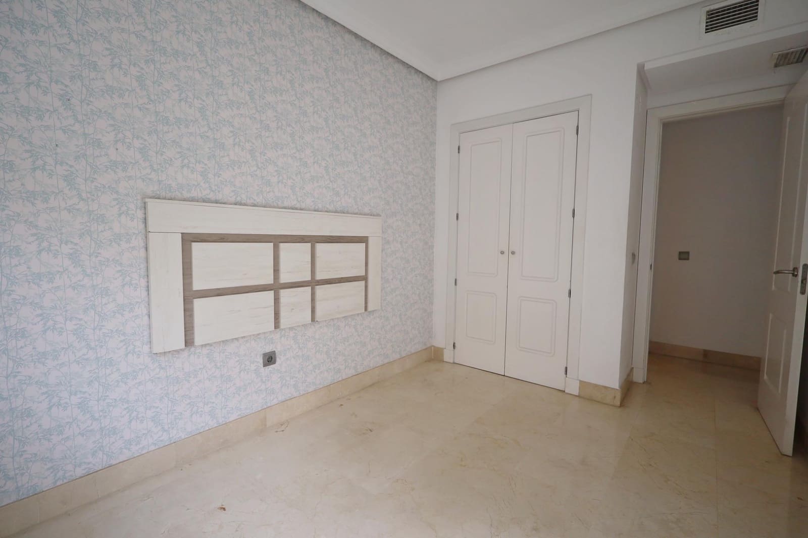 3 bedroom Flat for sale in Torrequebrada with pool garage - € 465,000 (Ref: 9652163)