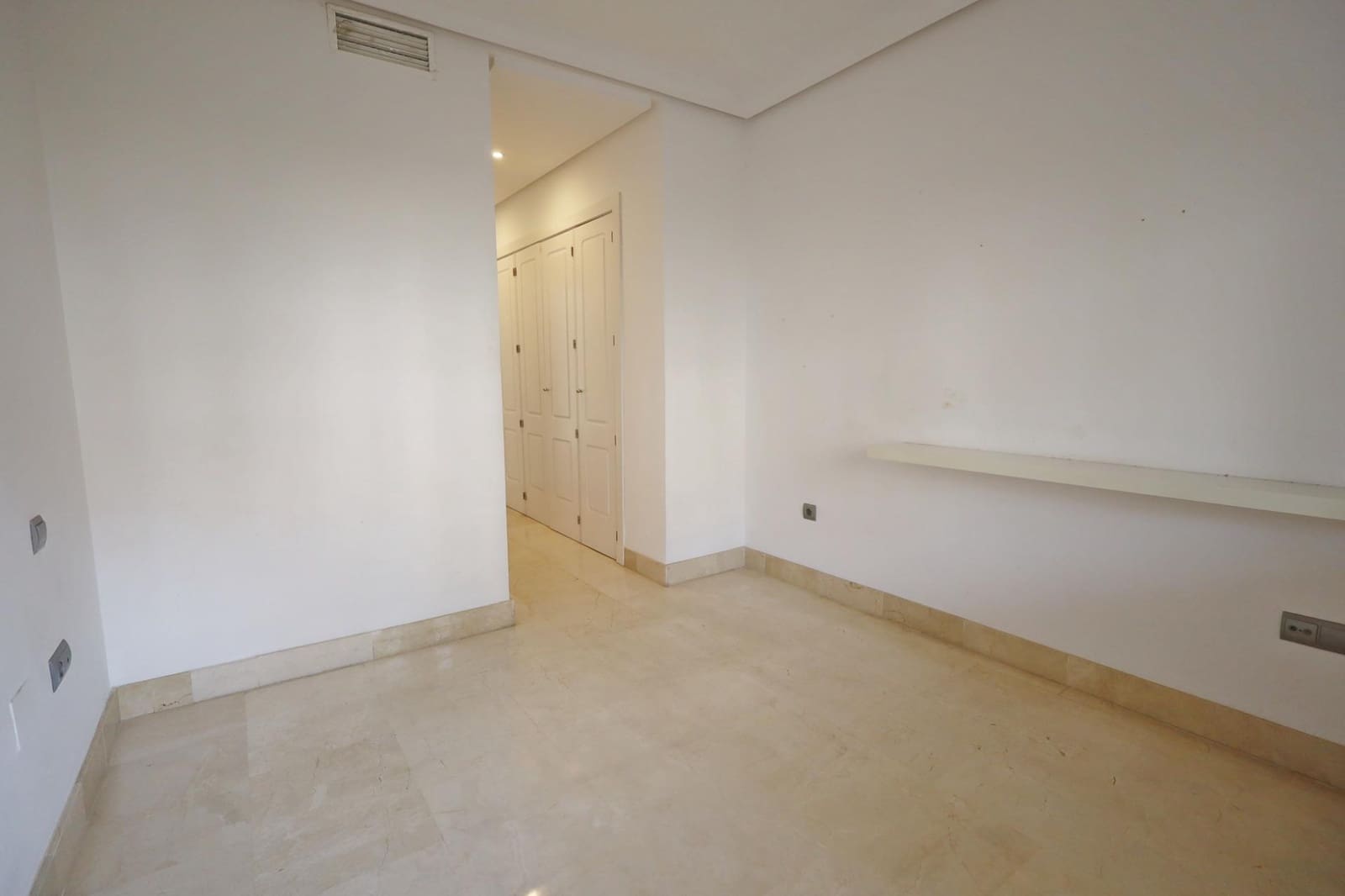 3 bedroom Flat for sale in Torrequebrada with pool garage - € 465,000 (Ref: 9652163)