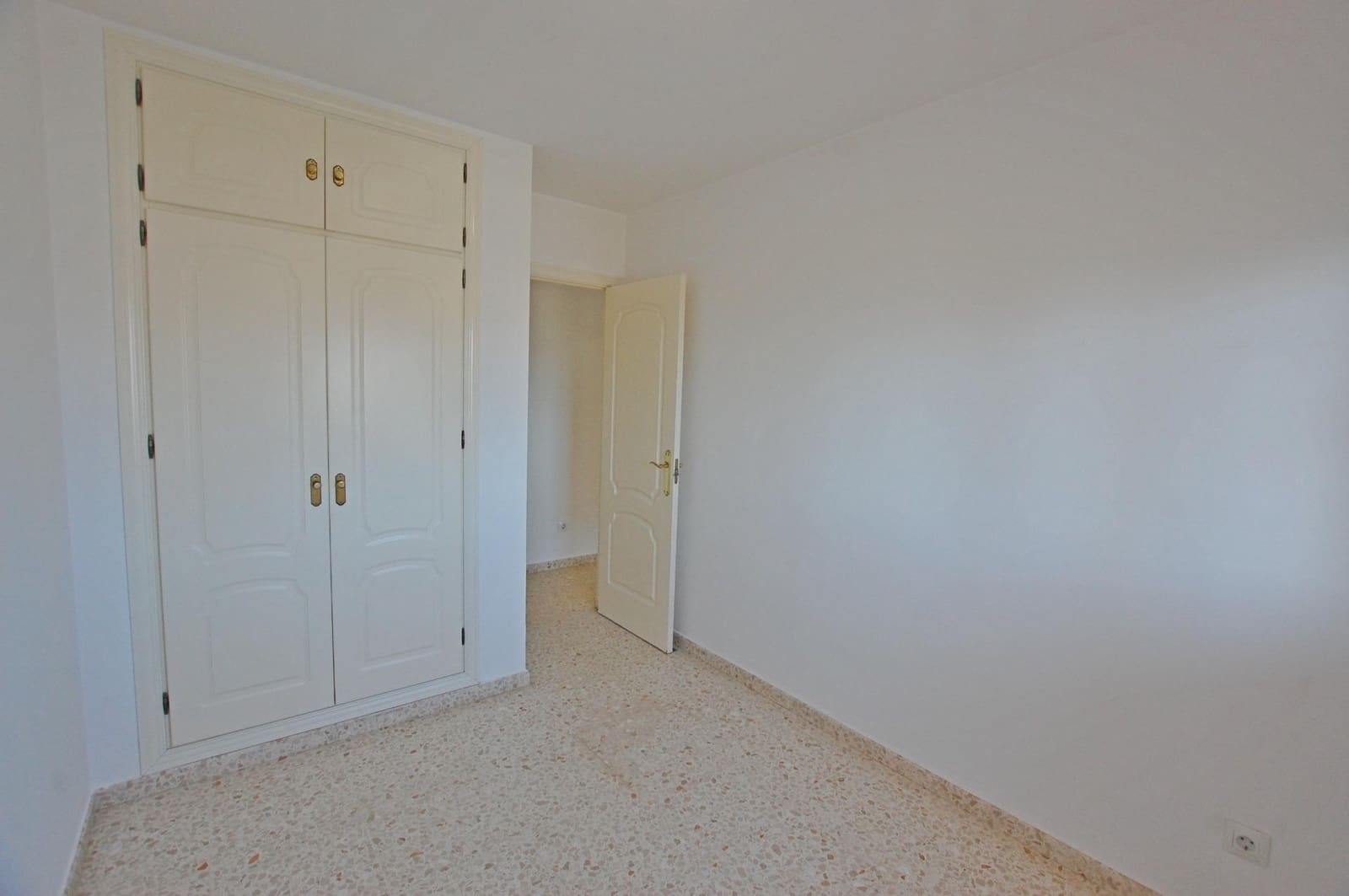 2 soverom Leilighet til salgs i Manilva med svømmebasseng garasje - € 230 000 (Ref: 9656210)