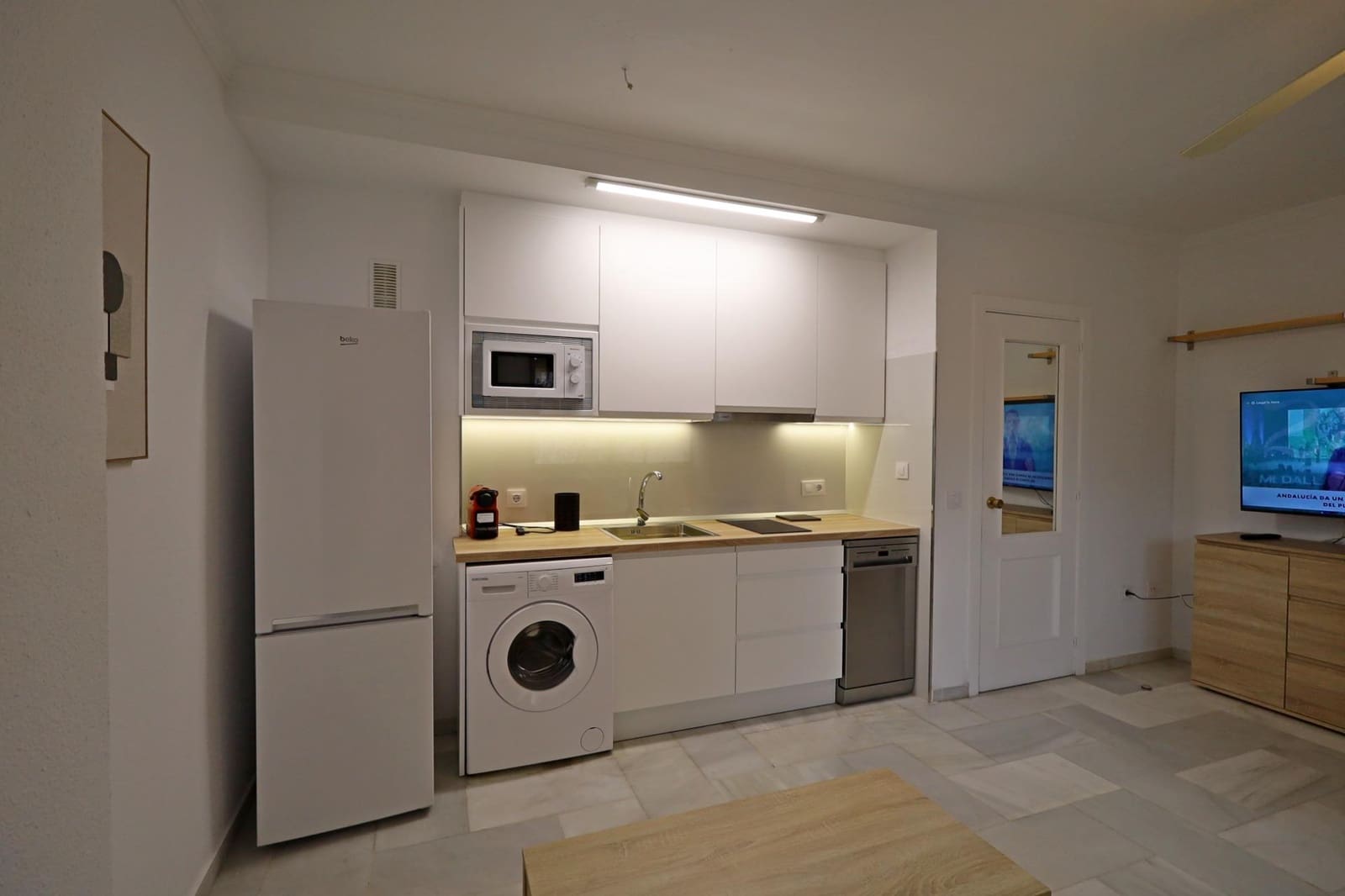 Piso de 1 habitación en Torremolinos en alquiler con piscina - 1.300 € (Ref: 9690901)