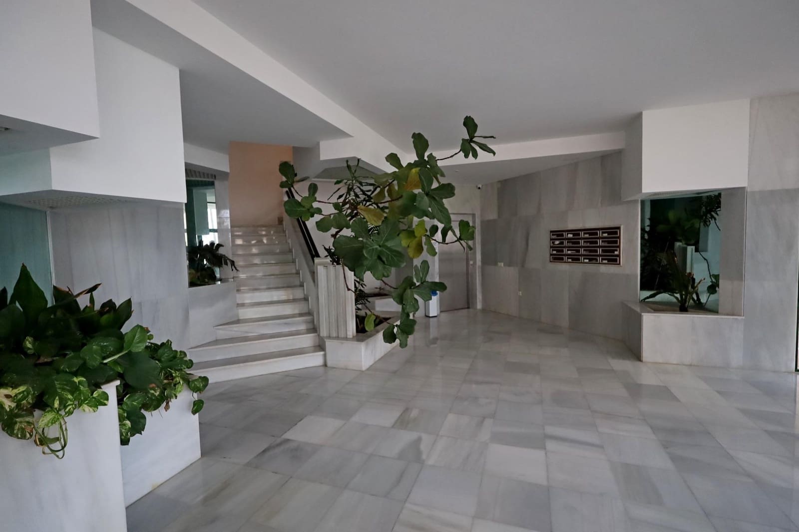 Piso de 1 habitación en Torremolinos en alquiler con piscina - 1.300 € (Ref: 9690901)