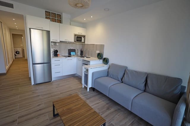 2 soveværelse Penthouse til leje i Torremolinos med swimmingpool - € 1.500 (Ref: 9735690)