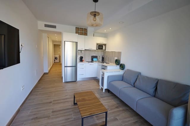 2 soveværelse Penthouse til leje i Torremolinos med swimmingpool - € 1.500 (Ref: 9735690)