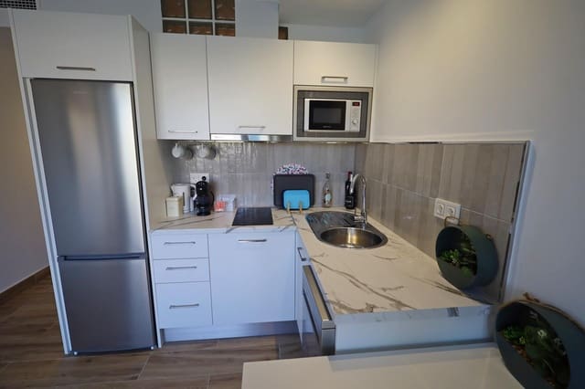 2 soveværelse Penthouse til leje i Torremolinos med swimmingpool - € 1.500 (Ref: 9735690)