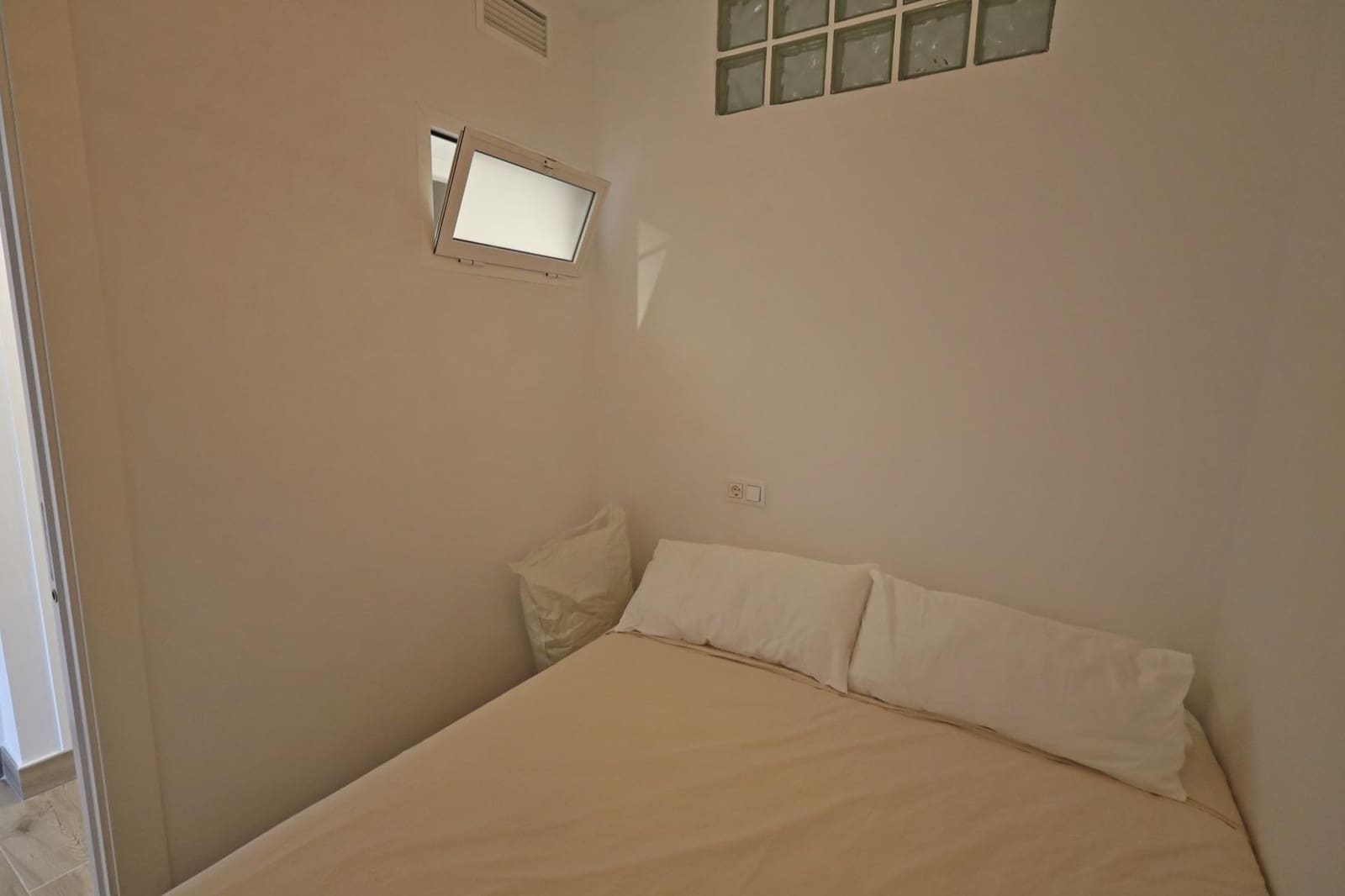 2 bedroom Penthouse for rent in Torremolinos with pool - € 1,500 (Ref: 9735690)