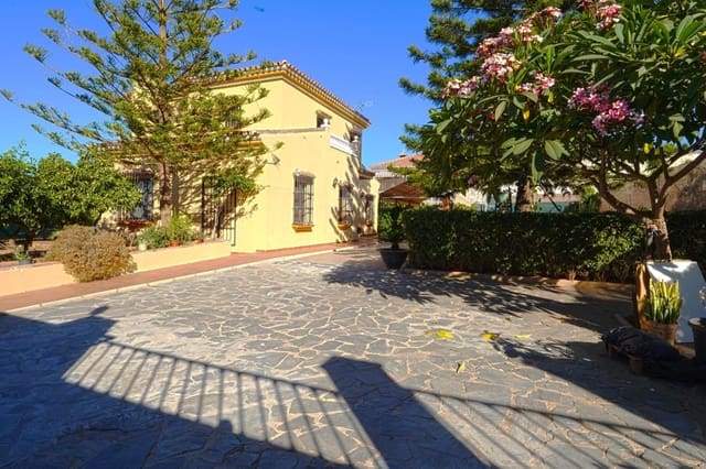 5 makuuhuone Huvila myytävänä paikassa Alhaurín de la Torre mukana uima-altaan 
autotalli - 570 000 € (Ref: 9778287)