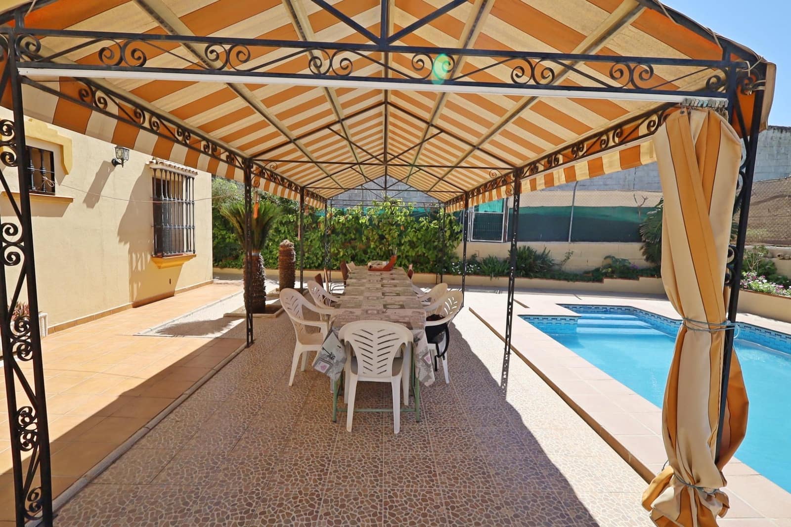 5 makuuhuone Huvila myytävänä paikassa Alhaurin de la Torre mukana uima-altaan 
autotalli - 570 000 € (Ref: 9794804)