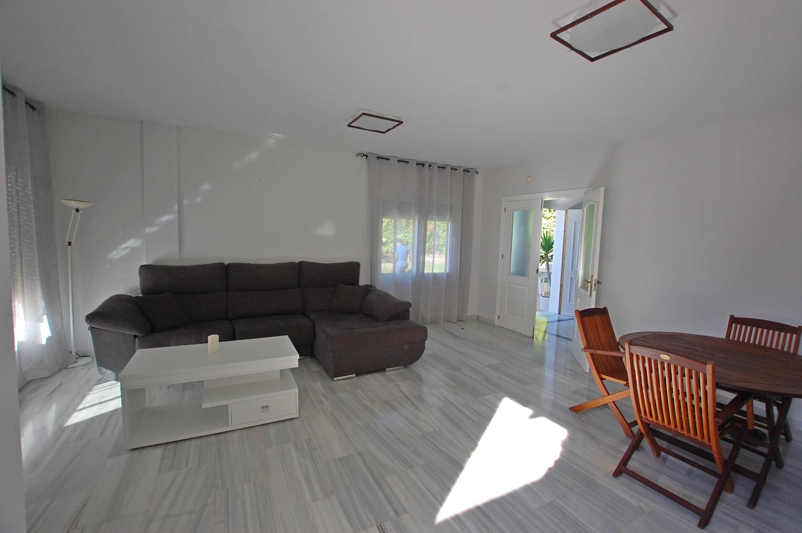 3 bedroom Villa for rent in Alhaurin de la Torre with pool garage - € 2,700 (Ref: 9840383)