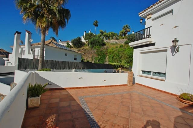 3 soveværelse Villa til leje i Alhaurín de la Torre med swimmingpool garage - € 2.700 (Ref: 9840383)