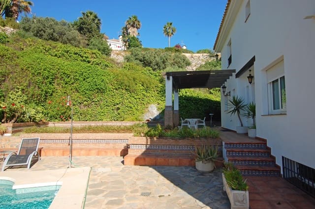 3 soveværelse Villa til leje i Alhaurín de la Torre med swimmingpool garage - € 2.700 (Ref: 9840383)