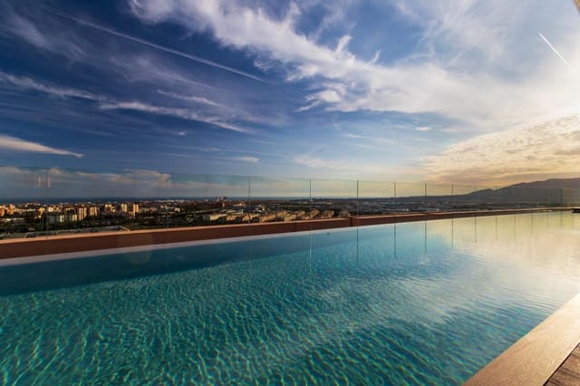 4 sypialnia Penthouse na sprzedaż w Teatinos, Miasto Málaga z basenem garażem - 950 000 € (Ref: 9843622)