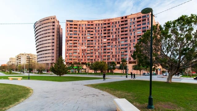 4 sypialnia Penthouse na sprzedaż w Teatinos, Miasto Málaga z basenem garażem - 950 000 € (Ref: 9843622)
