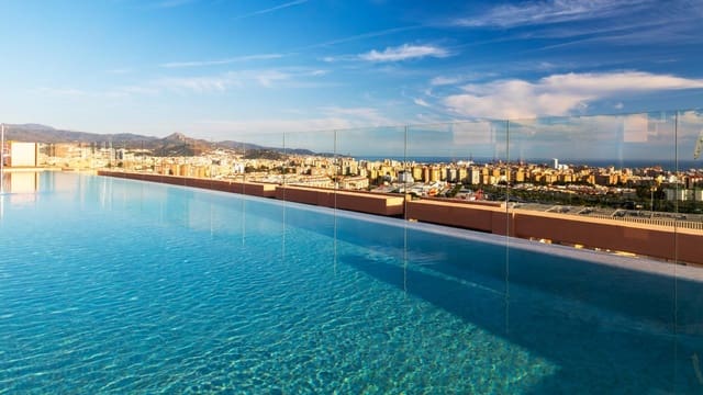 4 sypialnia Penthouse na sprzedaż w Teatinos, Miasto Málaga z basenem garażem - 950 000 € (Ref: 9843622)