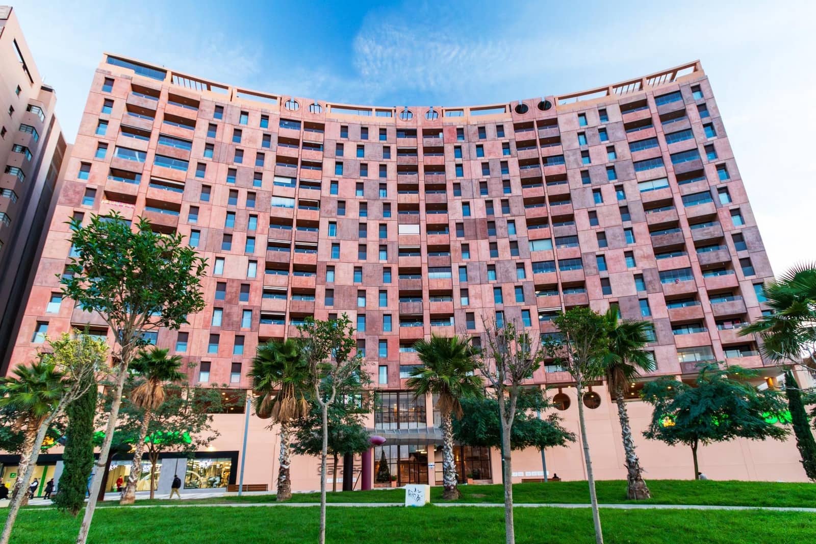 4 sypialnia Penthouse na sprzedaż w Miasto Malaga z basenem garażem - 950 000 € (Ref: 9843622)