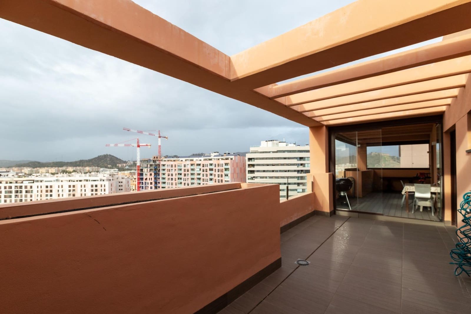 4 sypialnia Penthouse na sprzedaż w Miasto Malaga z basenem garażem - 950 000 € (Ref: 9843622)