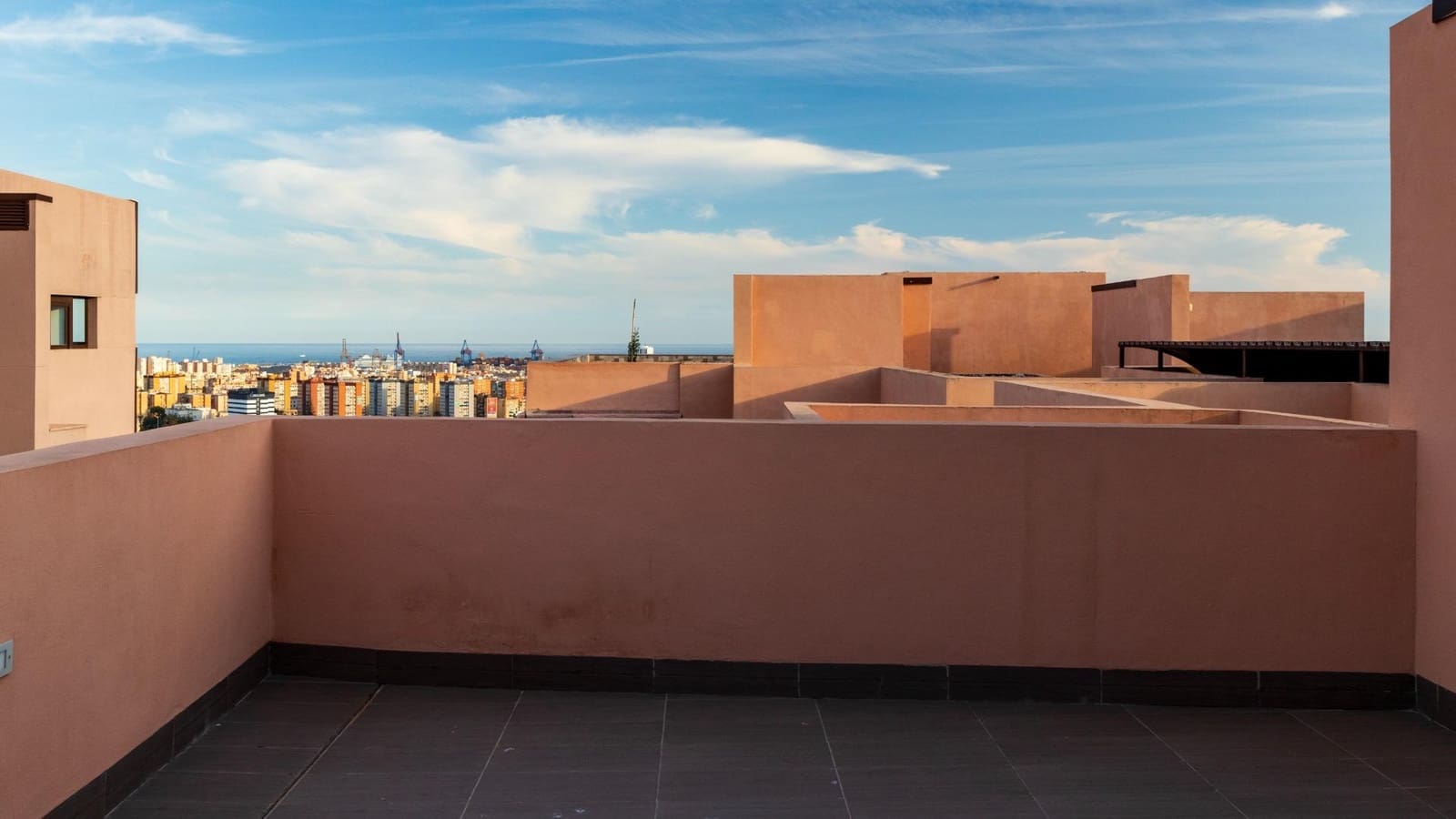 4 sypialnia Penthouse na sprzedaż w Miasto Malaga z basenem garażem - 950 000 € (Ref: 9843622)
