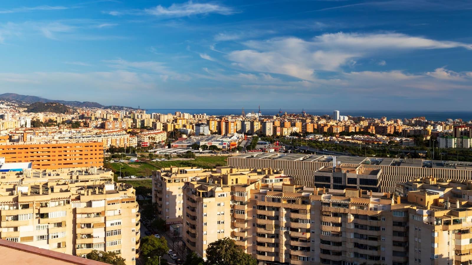 4 sypialnia Penthouse na sprzedaż w Miasto Malaga z basenem garażem - 950 000 € (Ref: 9843622)