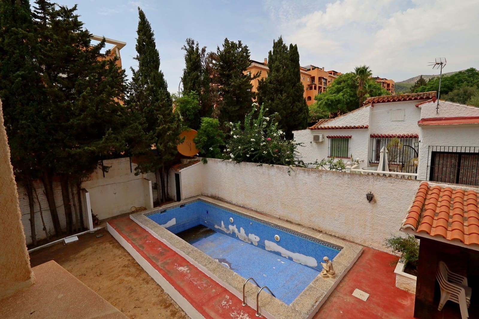 4 sypialnia Willa na sprzedaż w Torremolinos z basenem garażem - 850 000 € (Ref: 9892496)