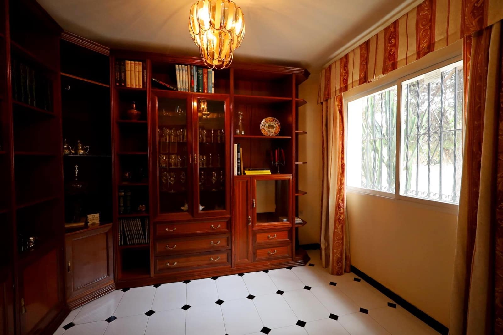 4 sypialnia Willa na sprzedaż w Torremolinos z basenem garażem - 850 000 € (Ref: 9892496)