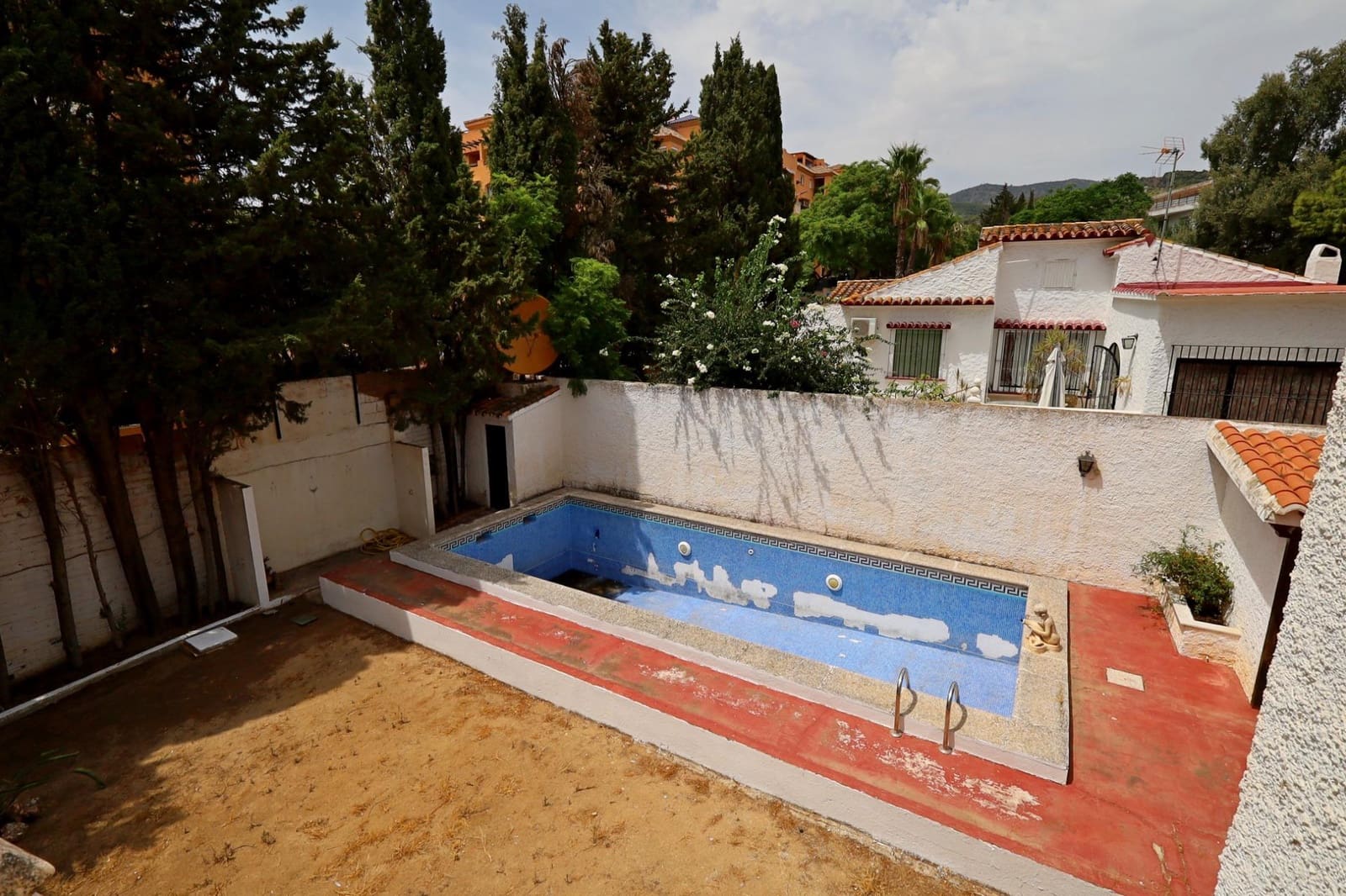 4 sypialnia Willa na sprzedaż w Torremolinos z basenem garażem - 850 000 € (Ref: 9892496)