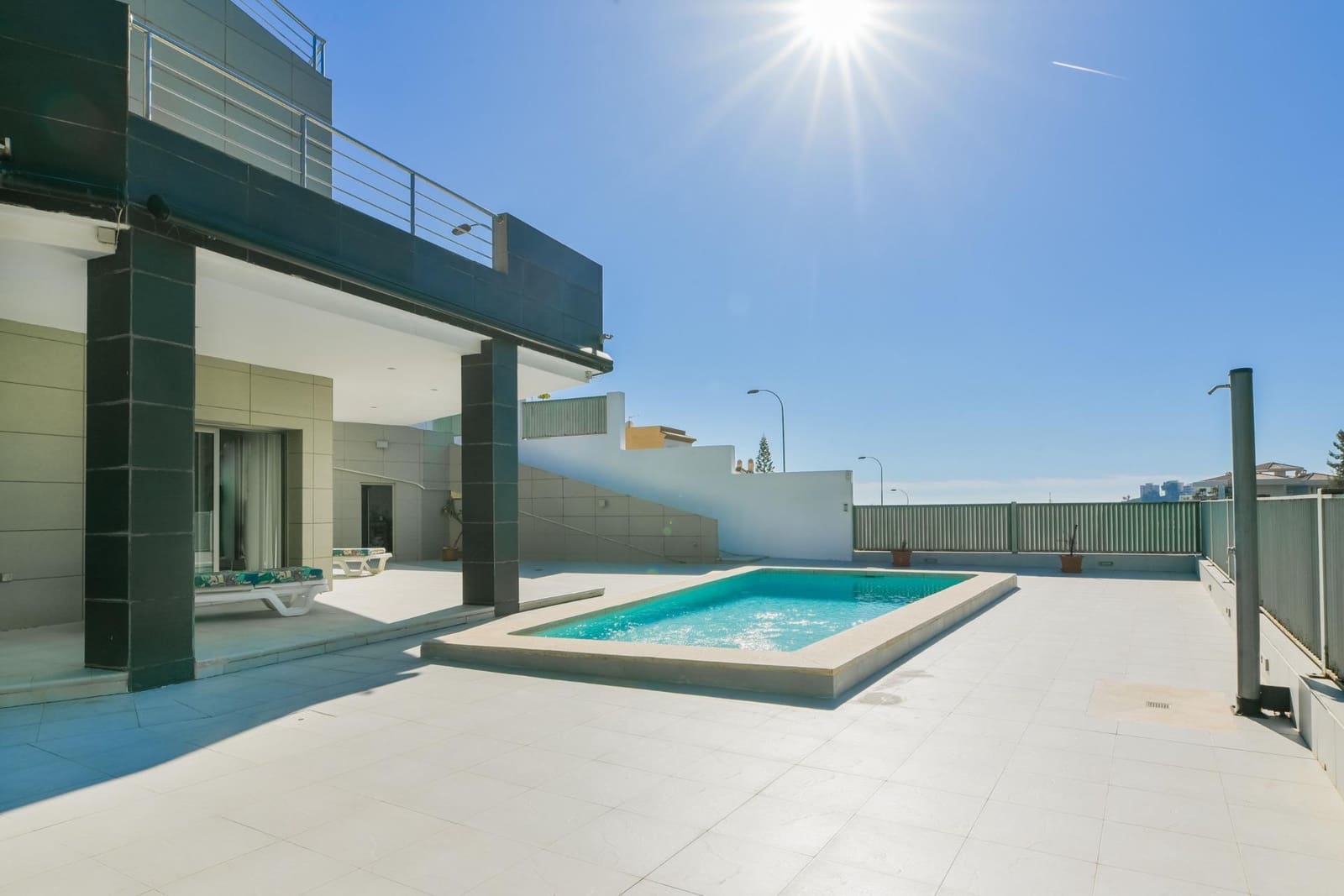 5 makuuhuone Huvila myytävänä paikassa Benalmadena mukana uima-altaan - 995 000 € (Ref: 9892497)