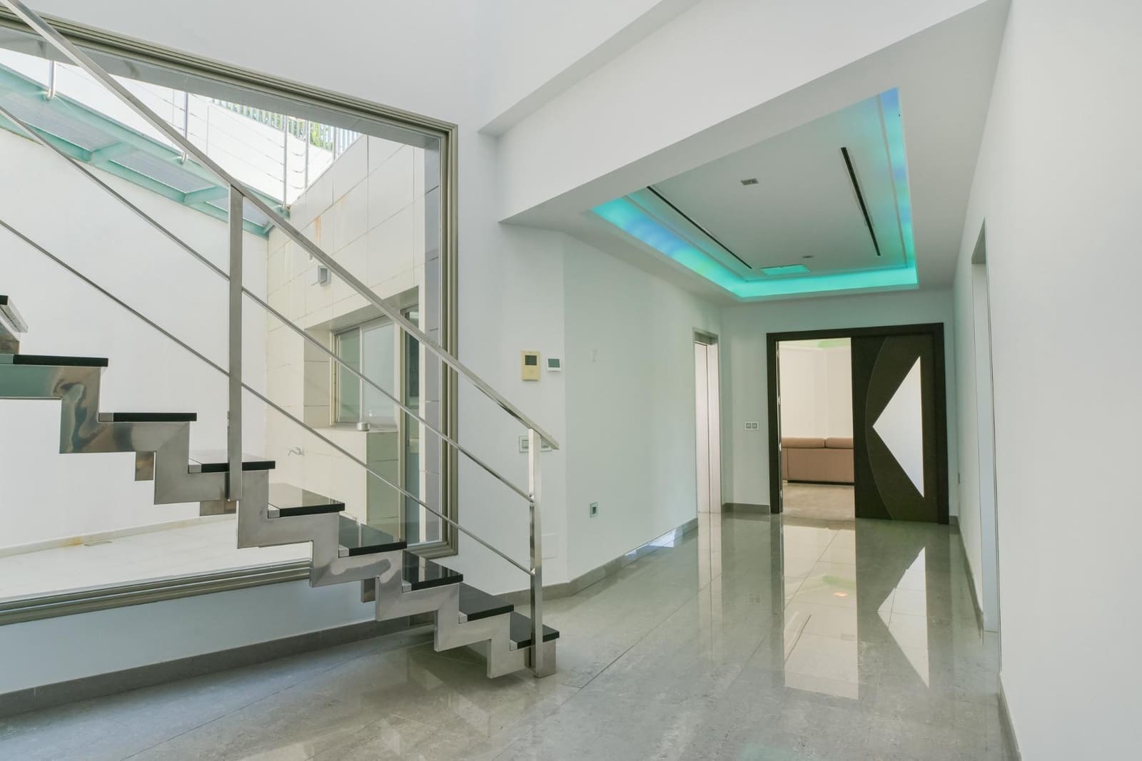 5 makuuhuone Huvila myytävänä paikassa Benalmadena mukana uima-altaan - 995 000 € (Ref: 9892497)