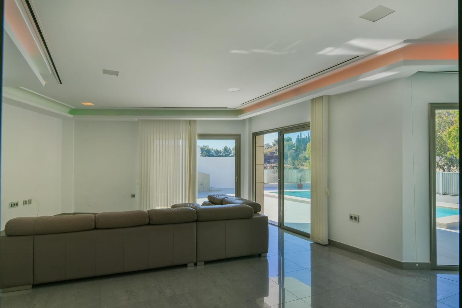 5 makuuhuone Huvila myytävänä paikassa Benalmadena mukana uima-altaan - 995 000 € (Ref: 9892497)