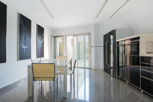5 makuuhuone Huvila myytävänä paikassa Benalmádena mukana uima-altaan - 995 000 € (Ref: 9892497)